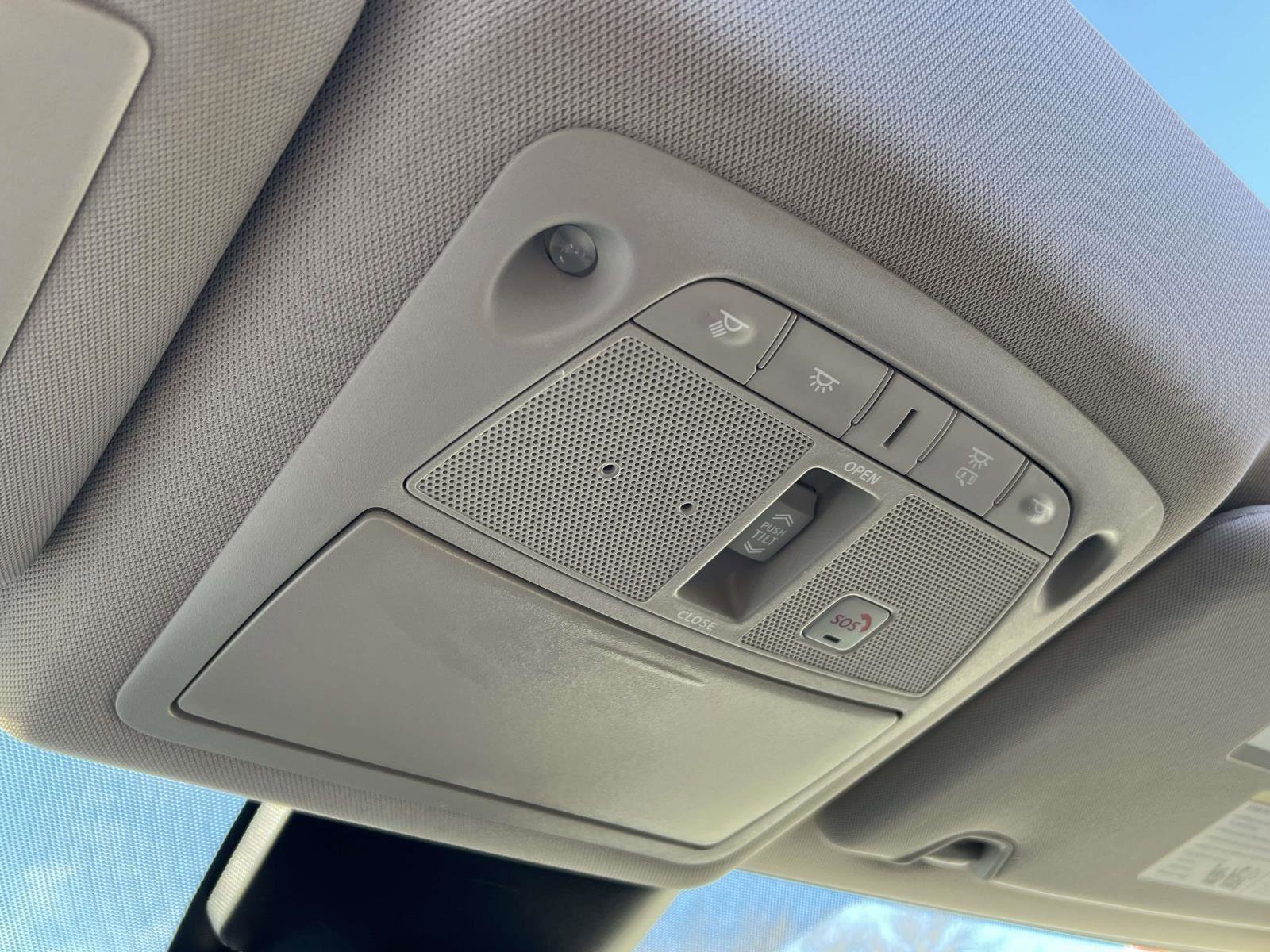 Used 2020 Nissan Rogue SL w/ Premium Package image 33