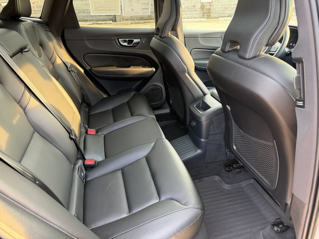 Used 2023 Volvo XC60 T8 Core AWD/4WD image 25