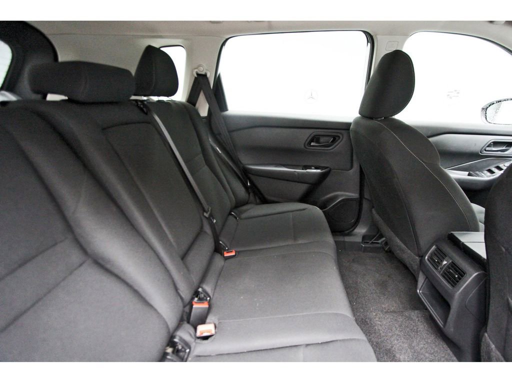 Used 2025 Nissan Rogue S FWD image 10
