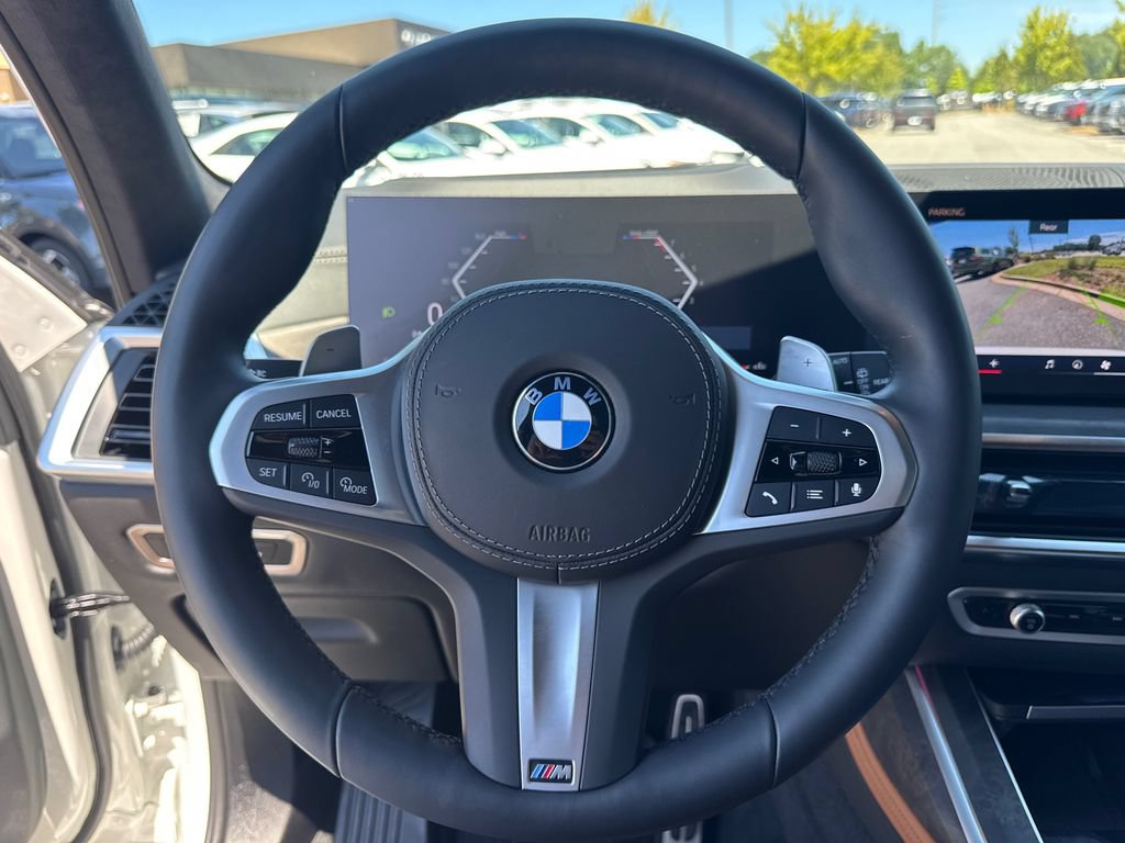 Used 2026 BMW X7 xDrive40i w/ M Sport Package AWD/4WD image 28