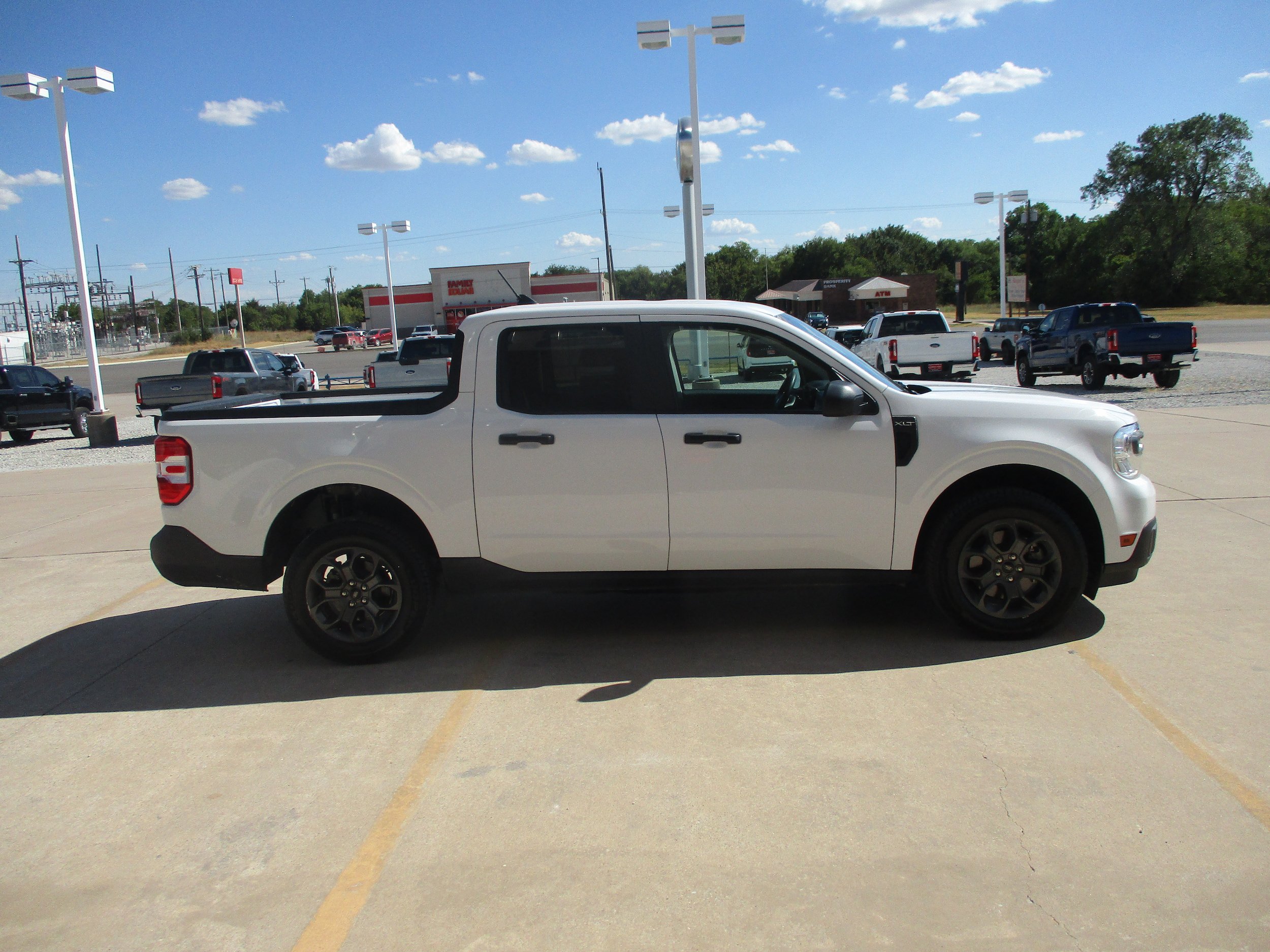 Used 2023 Ford Maverick XLT FWD image 7