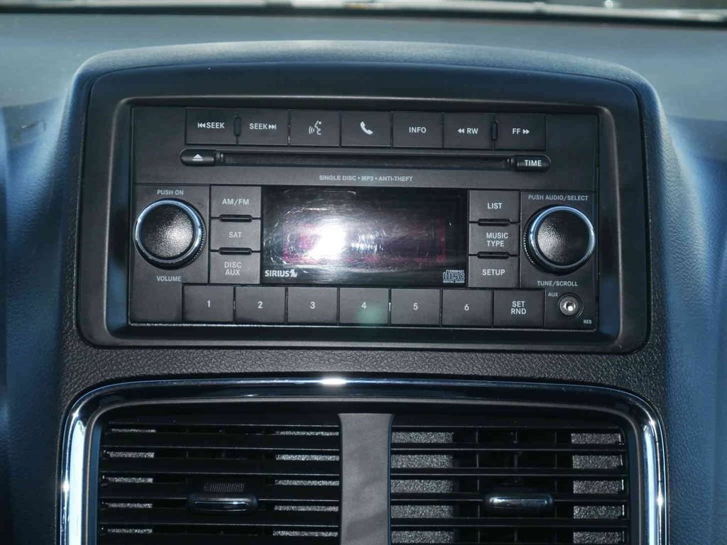 Used 2016 Dodge Grand Caravan SE FWD image 5