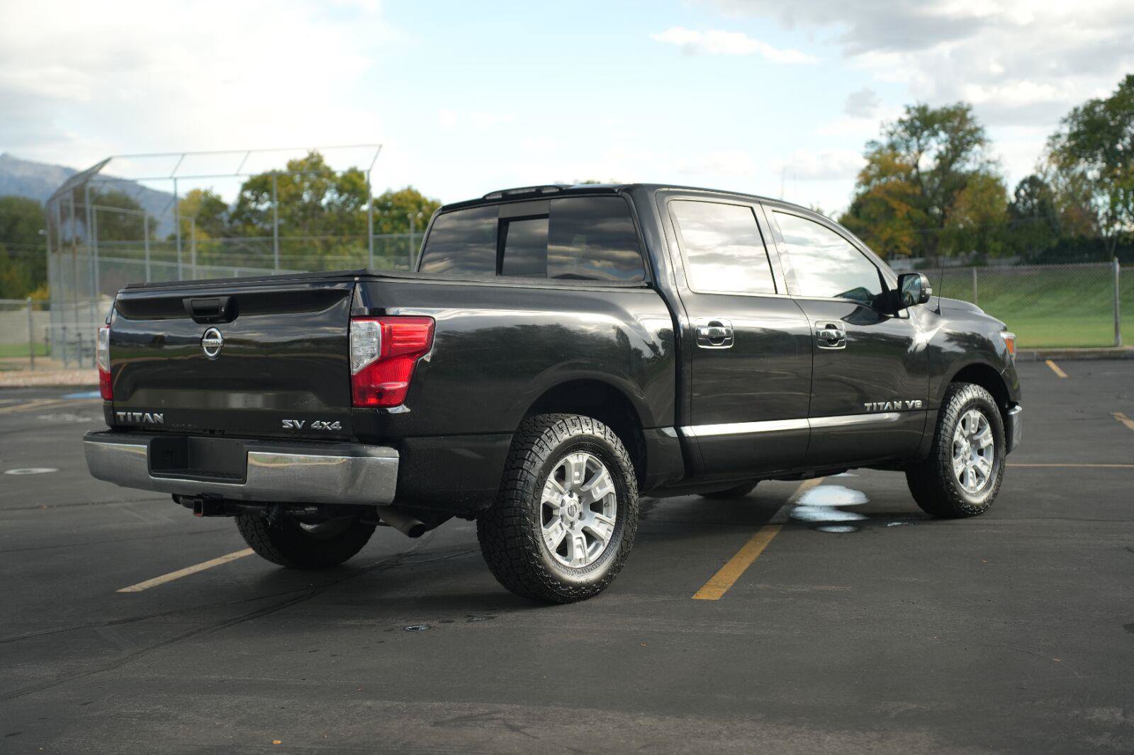 Used 2018 Nissan Titan SV AWD/4WD image 5