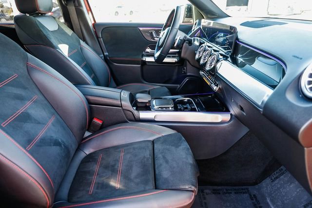 Used 2023 Mercedes-Benz GLB 250 4MATIC image 17