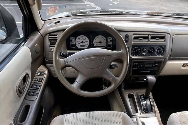 Used 2004 Mitsubishi Montero Sport LS RWD image 5