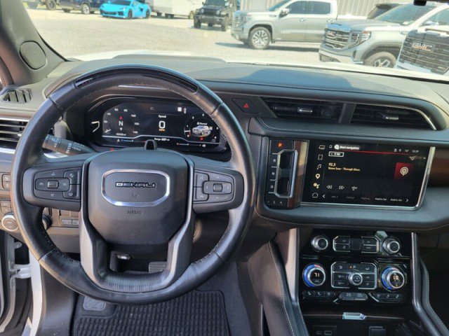 Used 2023 GMC Yukon XL Denali Ultimate AWD/4WD image 11