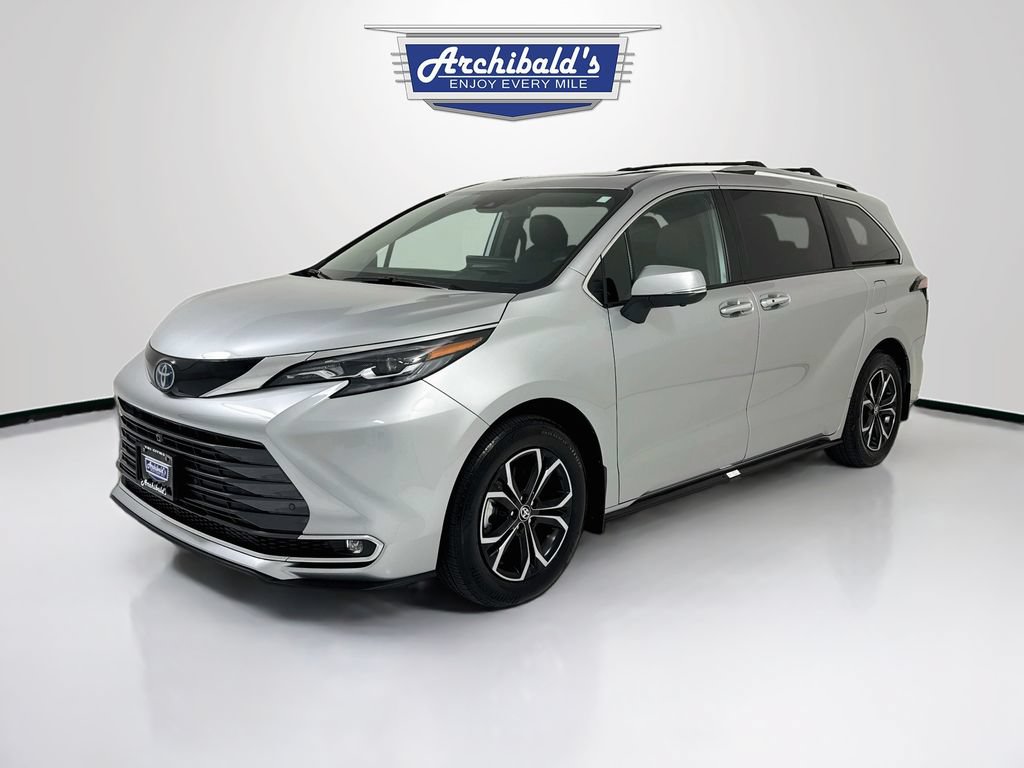 Used 2025 Toyota Sienna Platinum AWD/4WD image 3