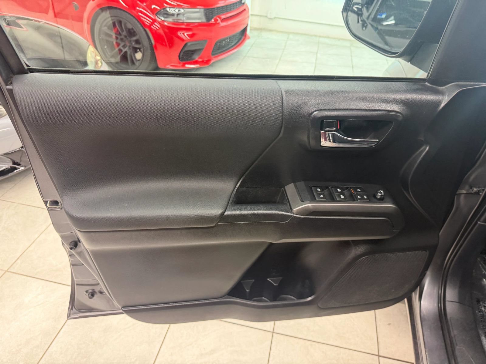 Used 2020 Toyota Tacoma TRD Sport AWD/4WD image 13