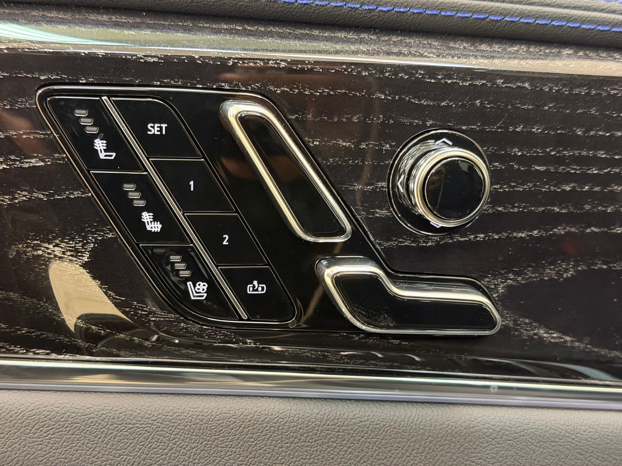 New 2026 Cadillac Escalade IQ Luxury 1 w/ LPO, Floor Liner Package AWD/4WD image 24