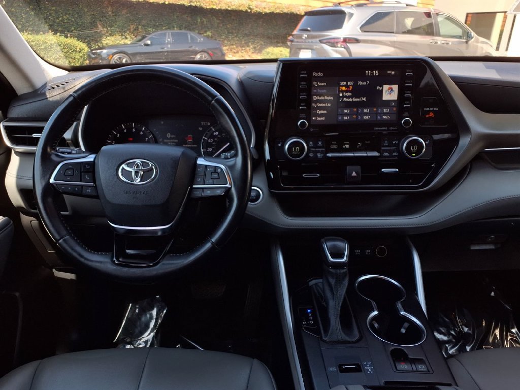 Used 2021 Toyota Highlander XLE FWD image 31
