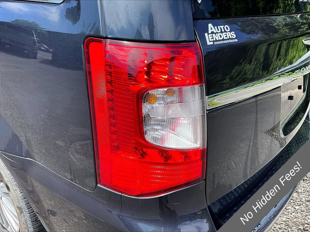 Used 2014 Chrysler Town & Country Touring-L w/ Driver Convenience Group FWD image 27