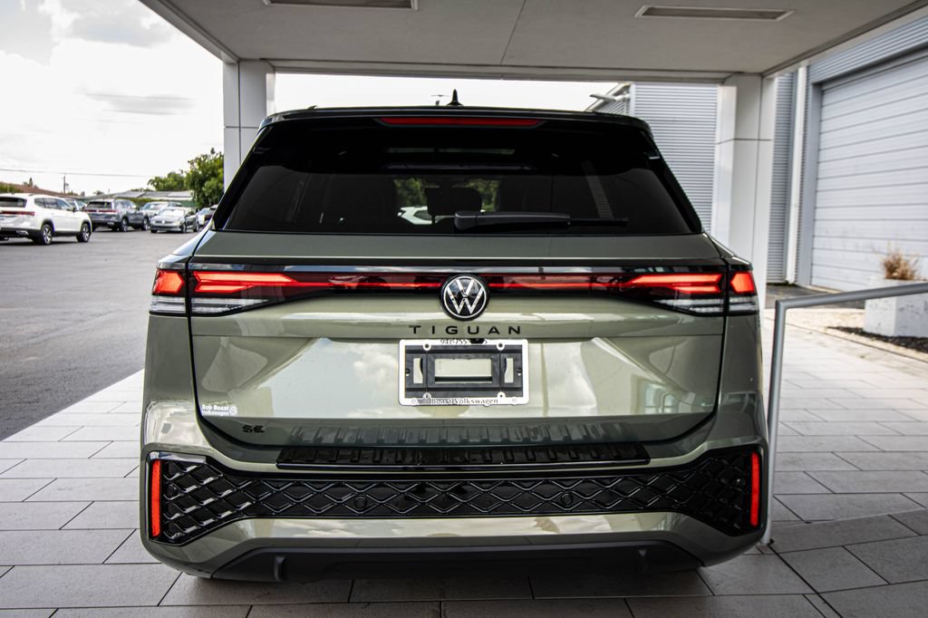 New 2026 Volkswagen Tiguan SE R-Line FWD image 19