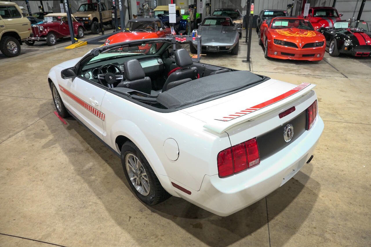 Used 2005 Ford Mustang Premium image 16