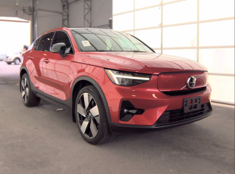Used 2023 Volvo C40 P8 Recharge Ultimate AWD/4WD video 3