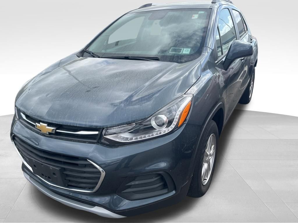 Used 2022 Chevrolet Trax LT w/ LT Convenience Package image 11