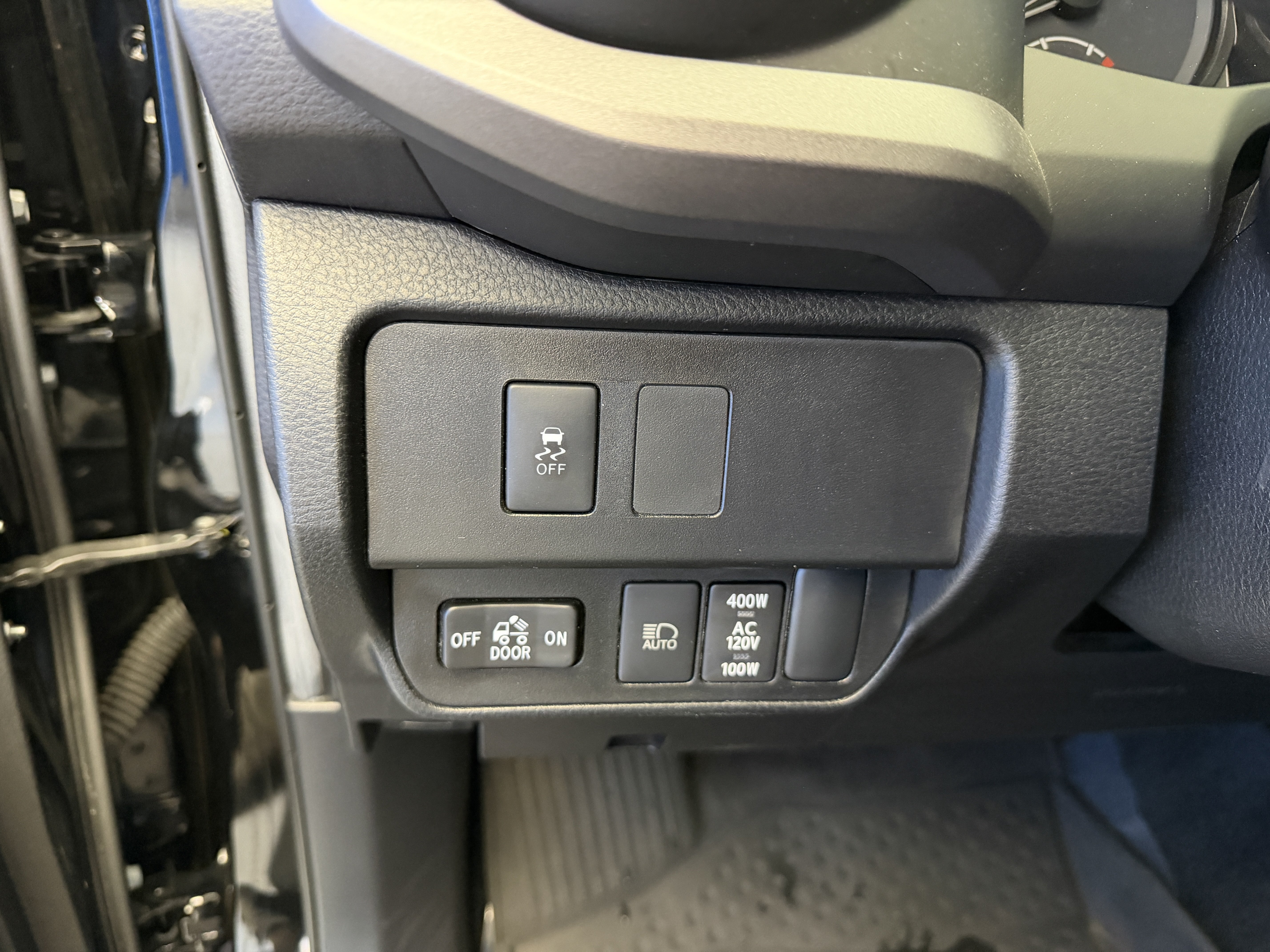 Used 2023 Toyota Tacoma TRD Sport w/ TRD Premium Sport Package AWD/4WD image 16