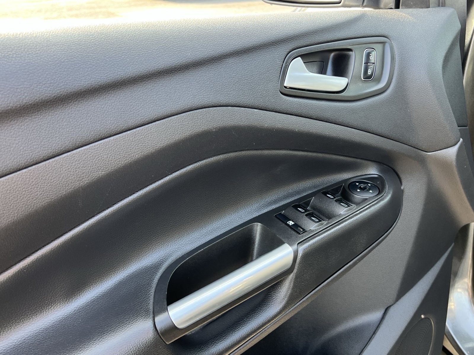 Used 2017 Ford Escape SE AWD/4WD image 23