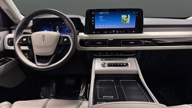 Used 2025 Lincoln Aviator Reserve w/ Equipment Group 201A AWD/4WD image 11