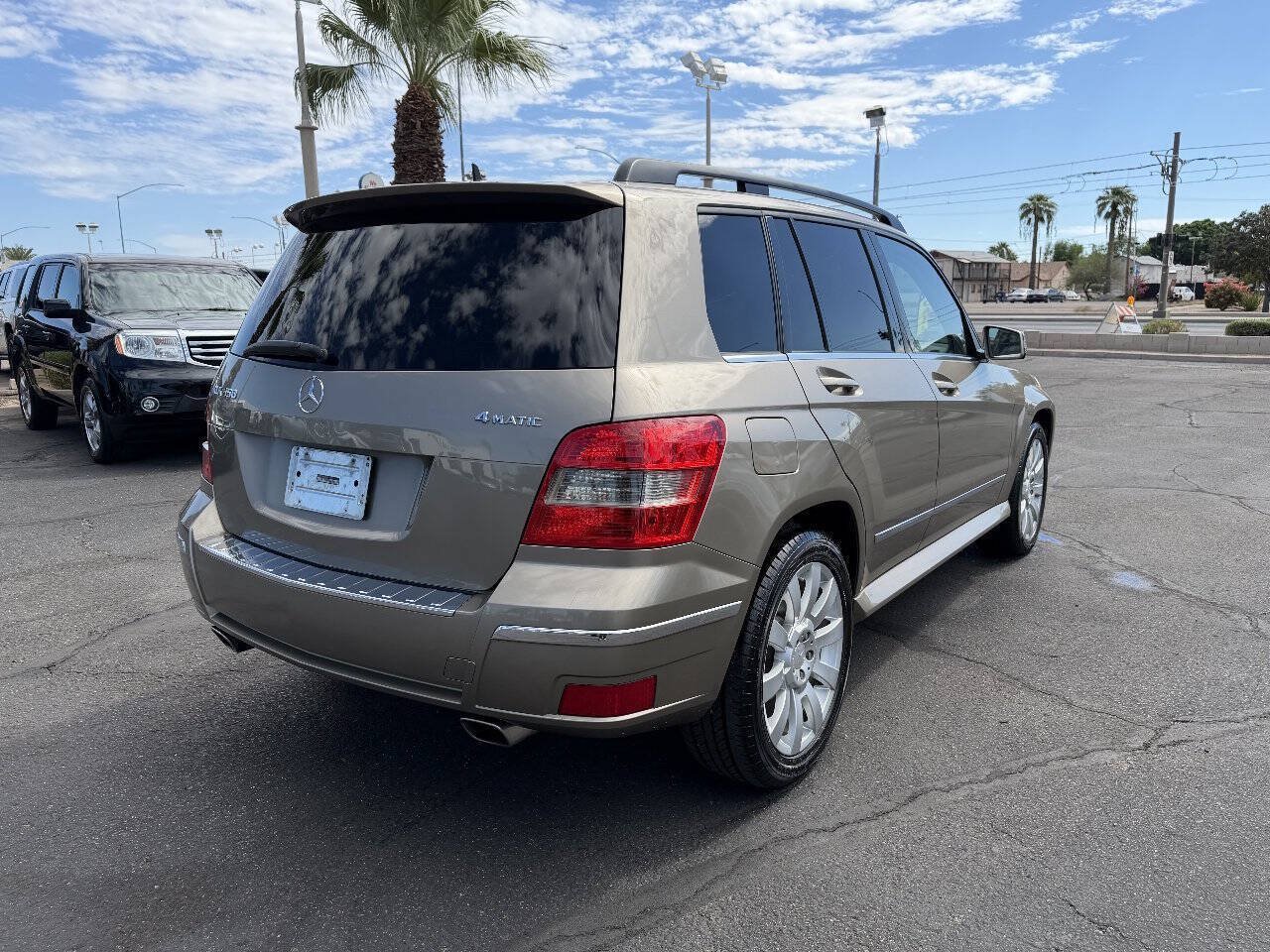 Used 2010 Mercedes-Benz GLK 350 4MATIC image 5