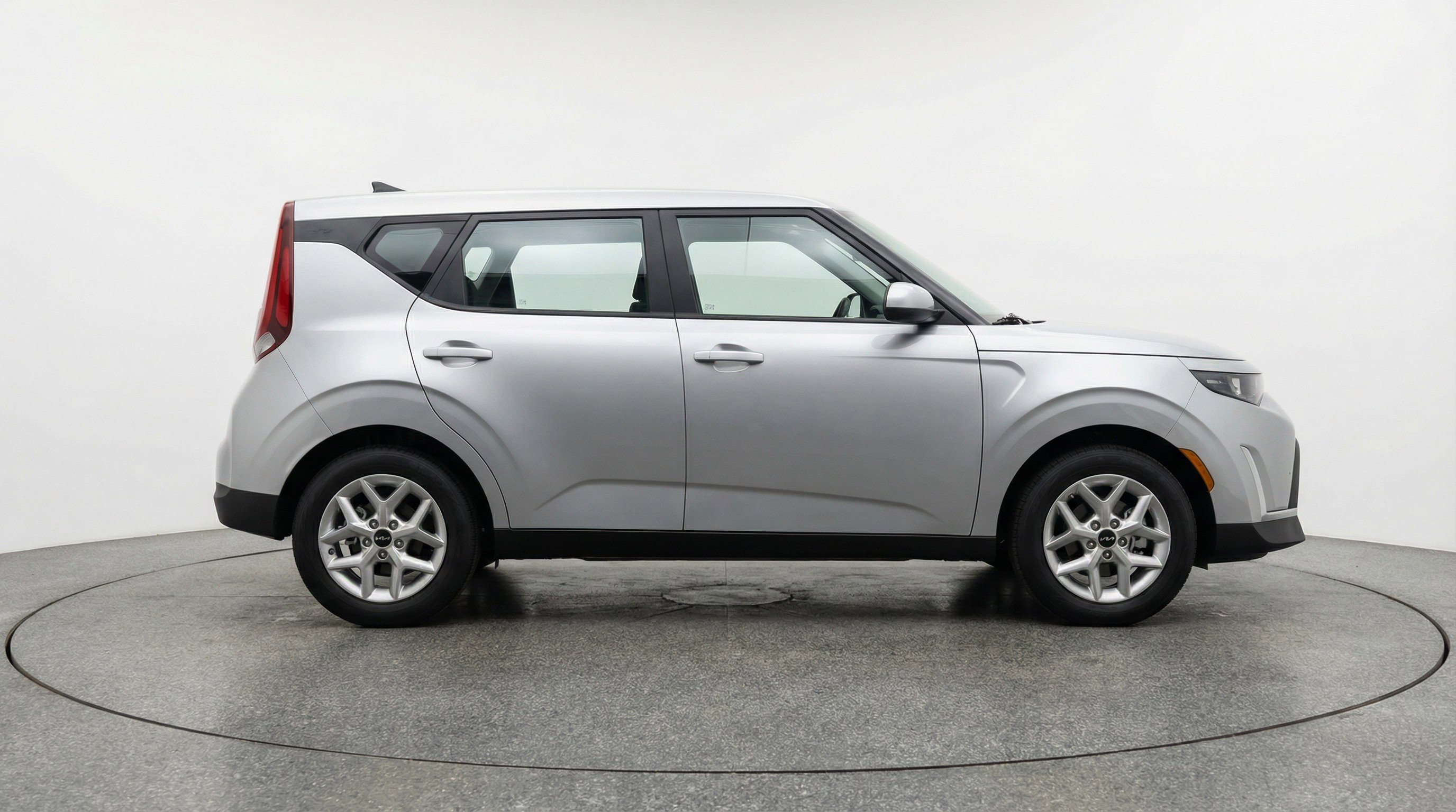Used 2025 Kia Soul LX w/ LX Technology Package FWD image 11