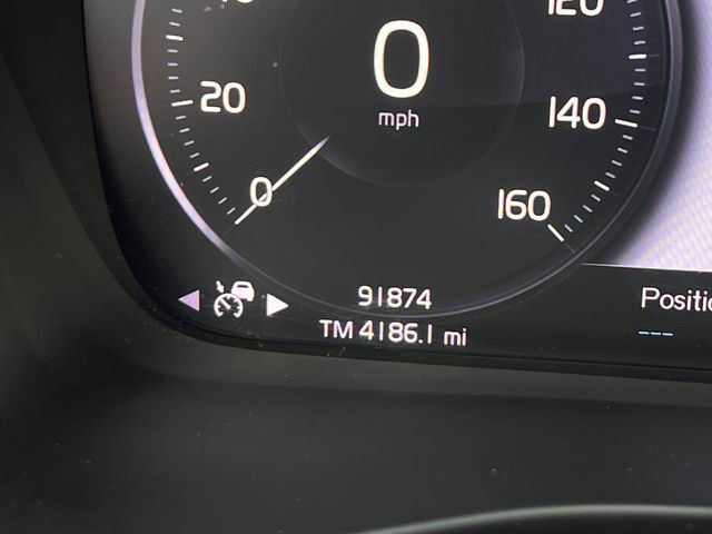 Used 2019 Volvo XC40 T4 R-Design image 22