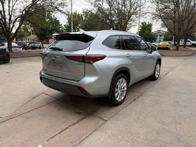 Used 2024 Toyota Highlander Limited AWD/4WD image 7