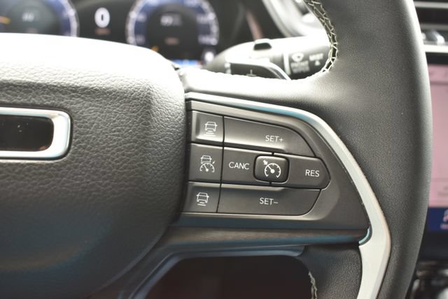 Used 2023 Jeep Grand Cherokee L Limited AWD/4WD image 25