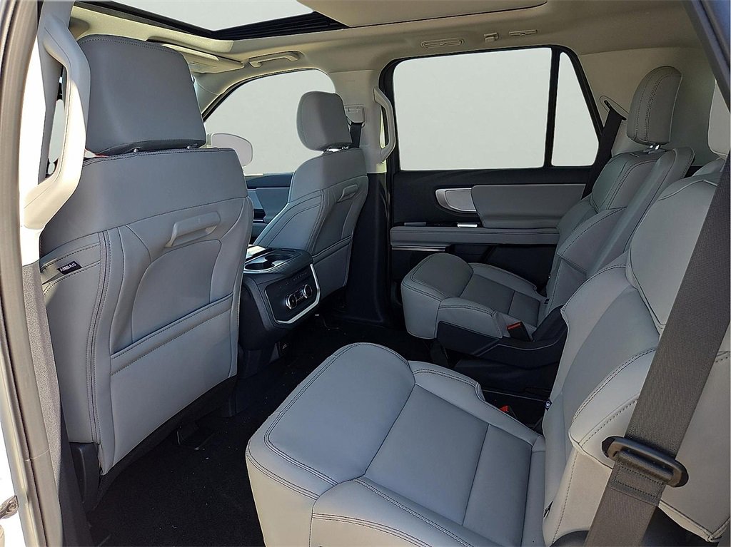 New 2025 Ford Expedition Active image 10