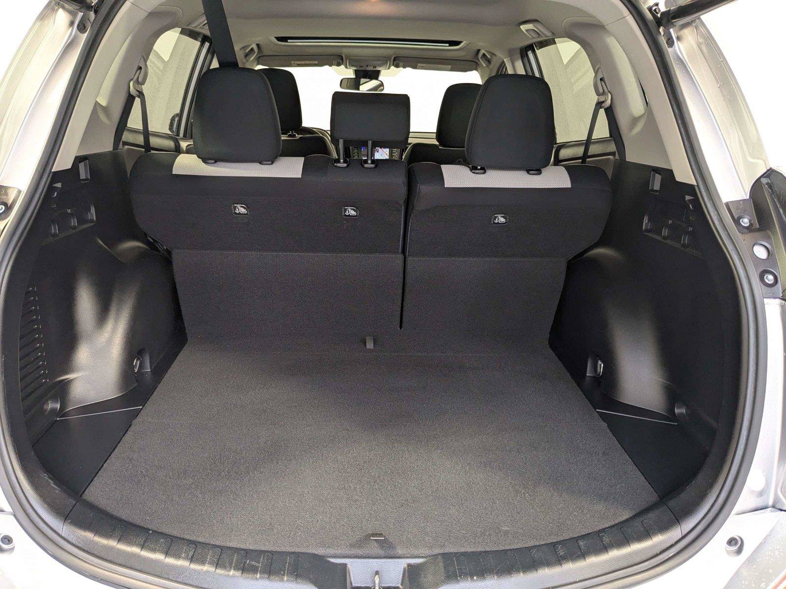 Used 2018 Toyota RAV4 XLE FWD image 9