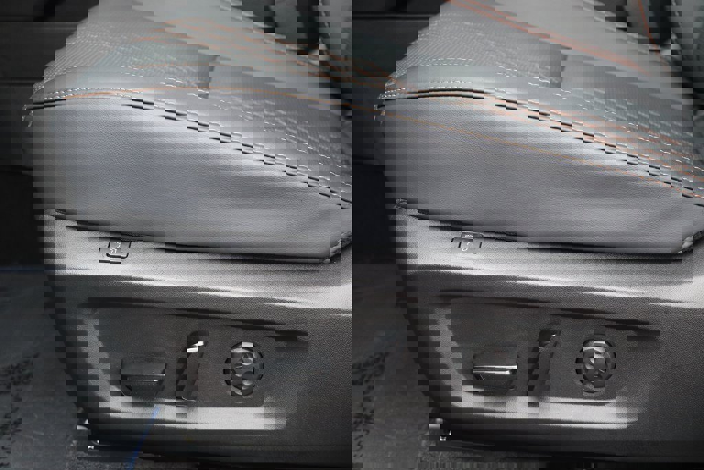 Used 2025 Mitsubishi Outlander SEL image 4