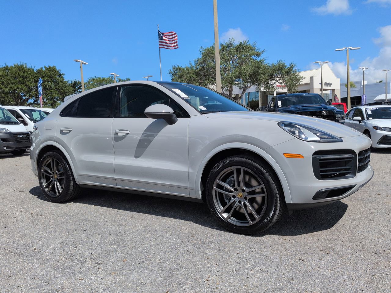 Used 2021 Porsche Cayenne Coupe AWD/4WD image 2