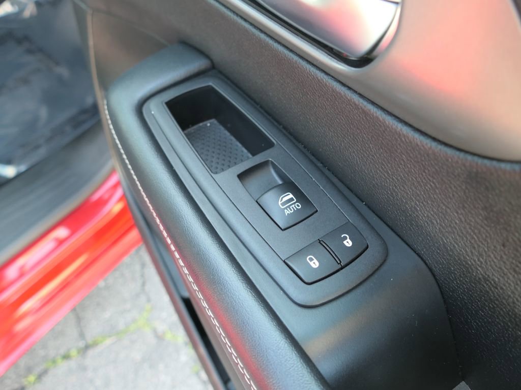 Used 2025 Chrysler Pacifica Select image 23