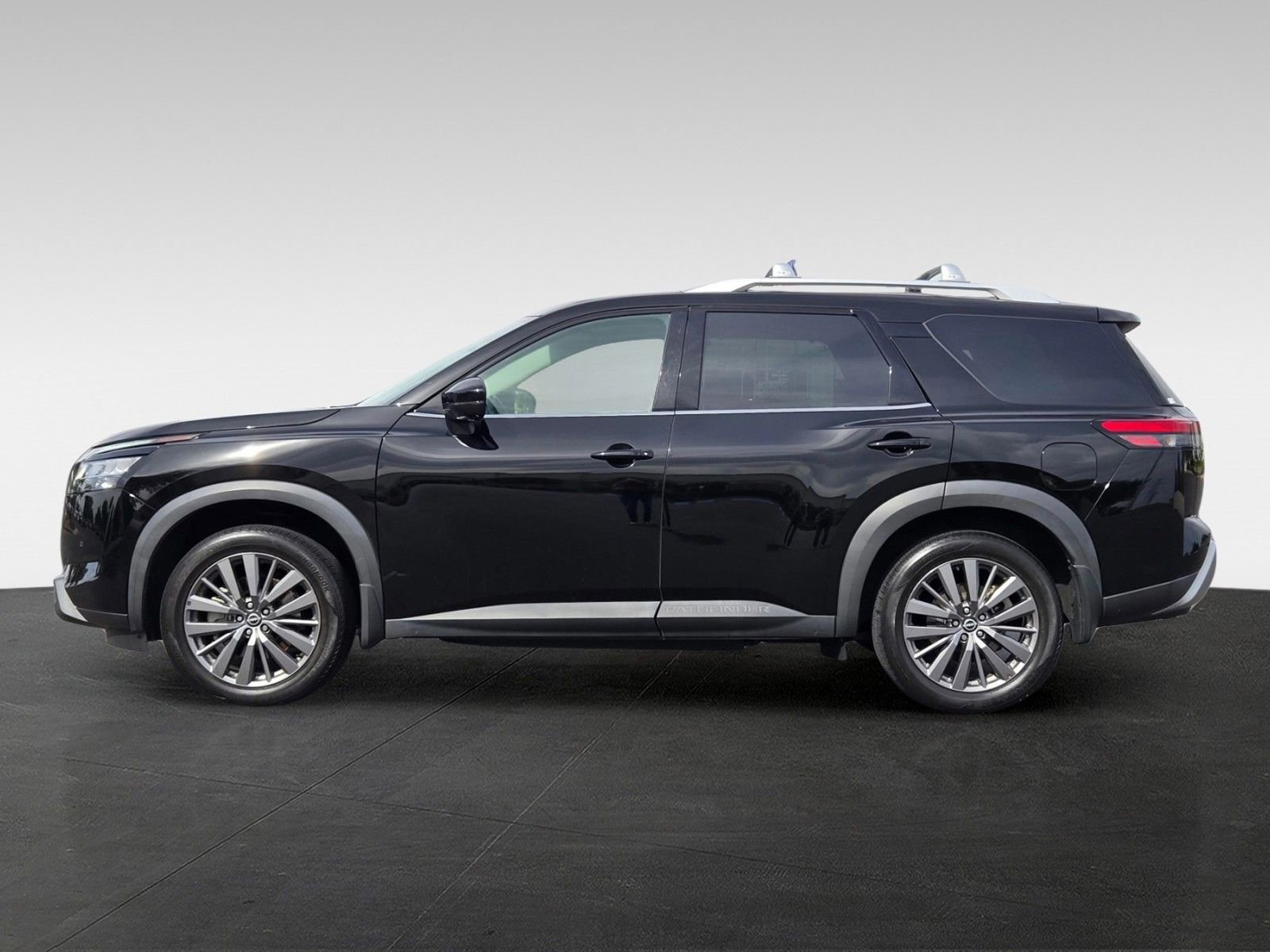 Used 2024 Nissan Pathfinder SL w/ SL Premium Package FWD image 7