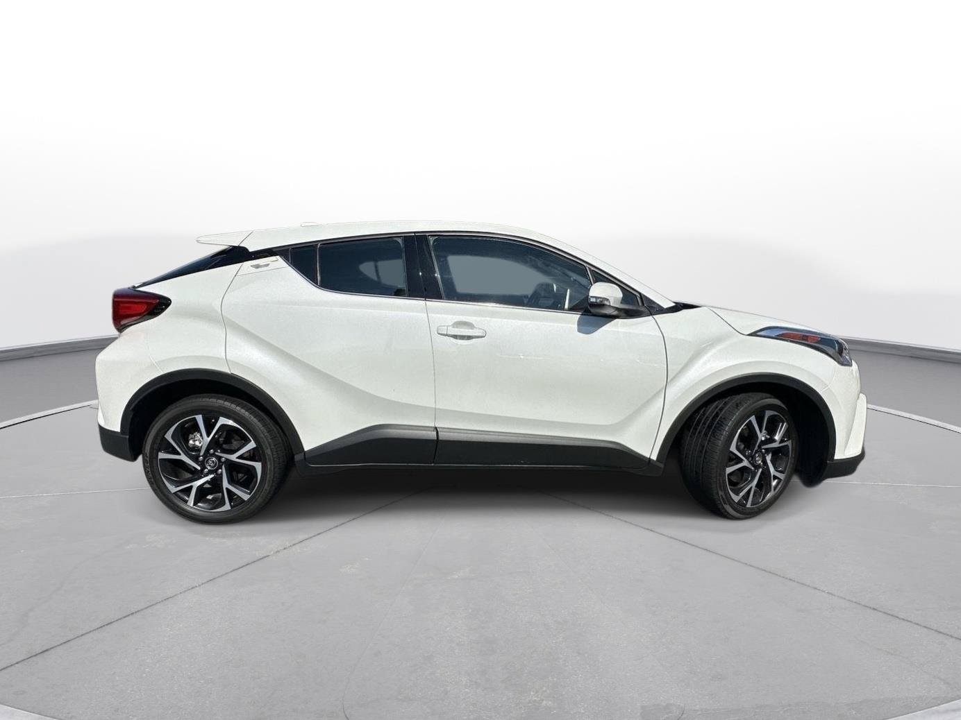 Used 2019 Toyota C-HR Limited FWD image 5