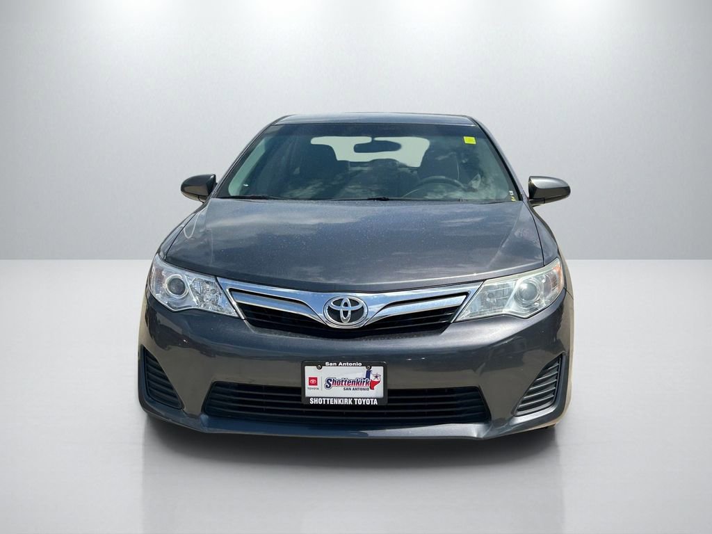 Used 2013 Toyota Camry LE FWD image 2