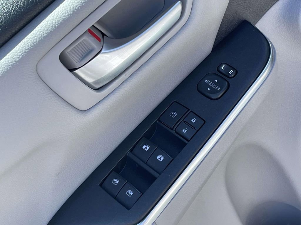 Used 2016 Toyota Camry LE image 14