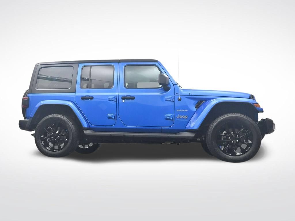 Used 2022 Jeep Wrangler Unlimited Sahara AWD/4WD image 32