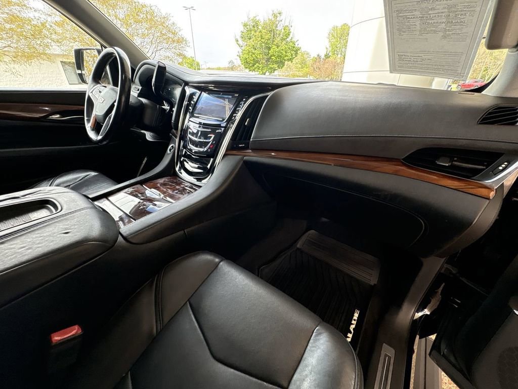 Used 2016 Cadillac Escalade ESV Premium AWD/4WD image 30