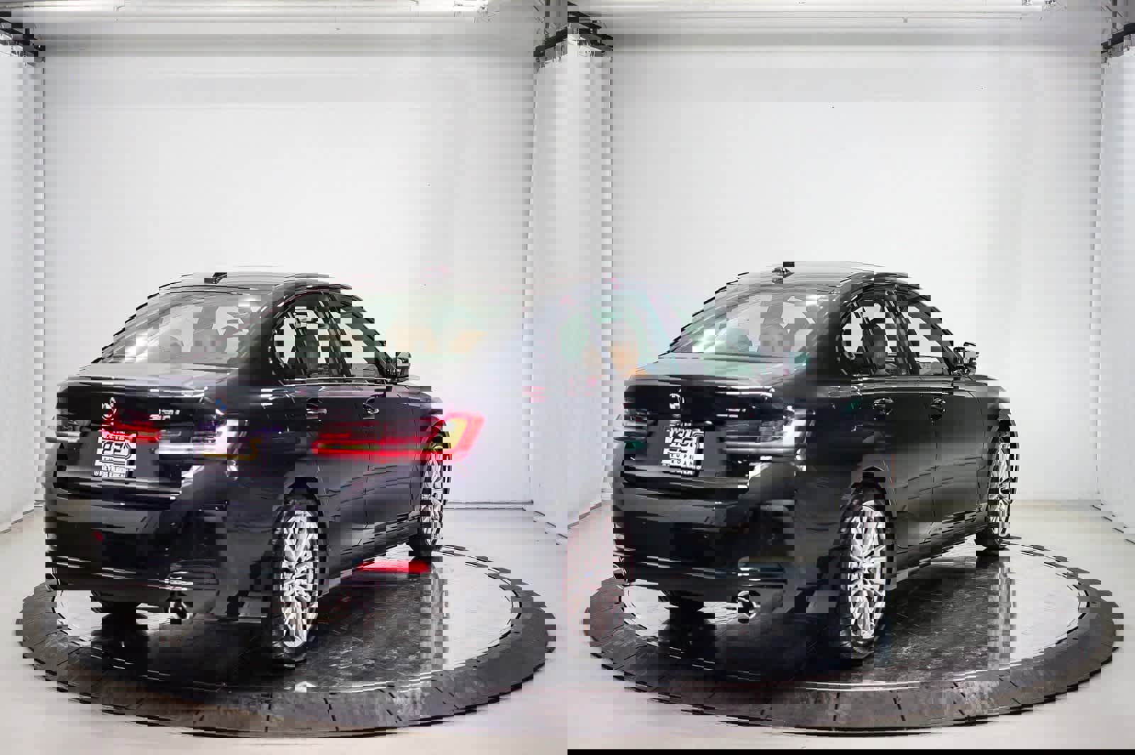 Used 2023 BMW 330i Sedan w/ Driving Assistance Package image 4