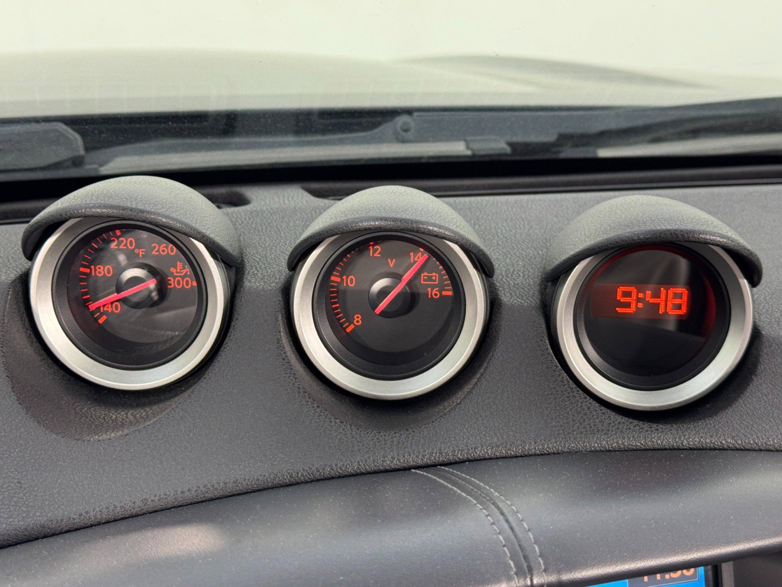 Used 2010 Nissan 370Z Touring w/ Sport Pkg image 21