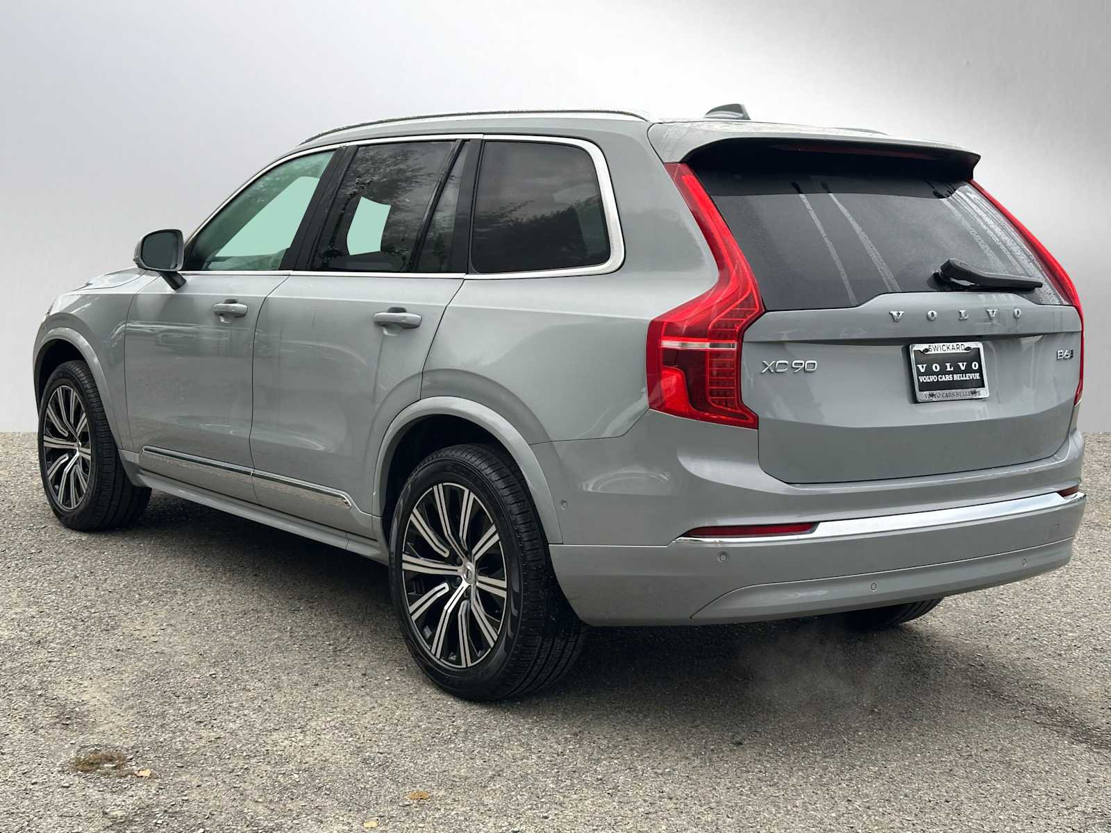 Certified 2025 Volvo XC90 B6 Plus image 5
