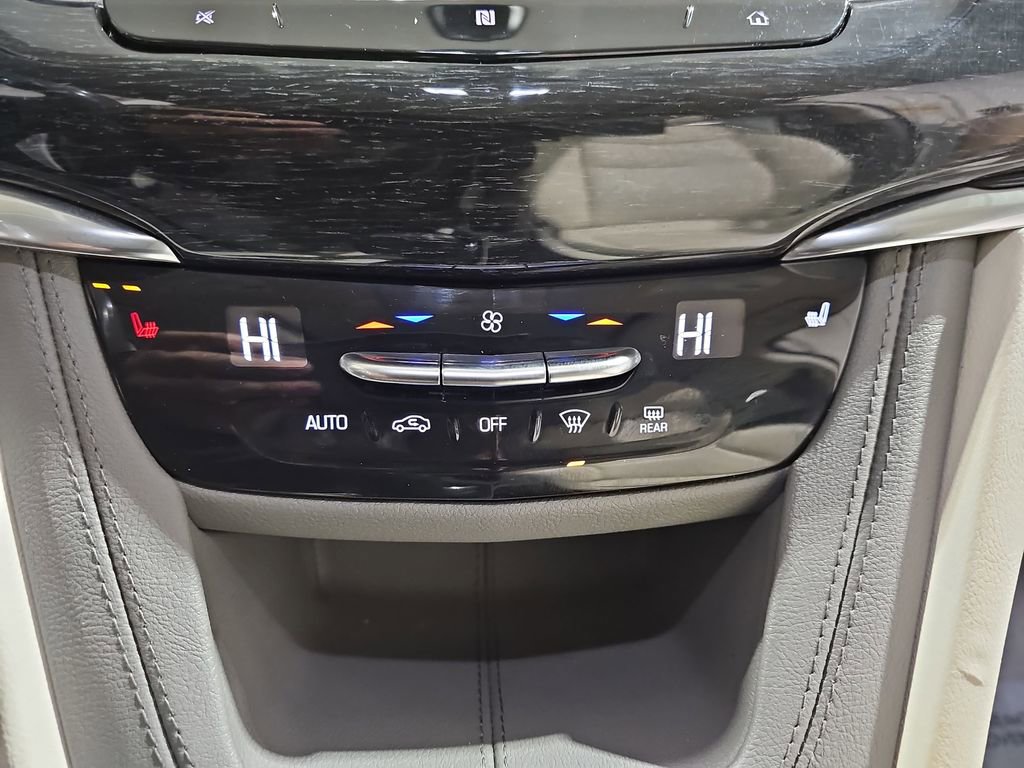 Certified 2021 Cadillac XT6 Premium Luxury w/ LPO, ONYX Package image 26