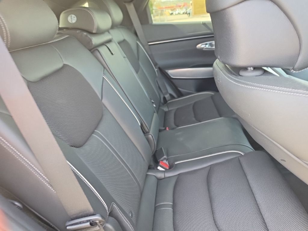 Used 2024 Genesis GV70 2.5T w/ Sport Prestige Package image 33