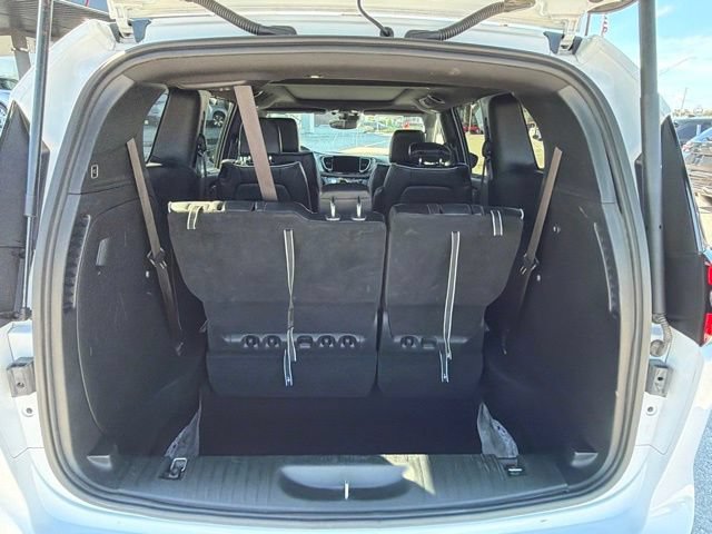 Used 2025 Chrysler Pacifica Limited FWD image 13