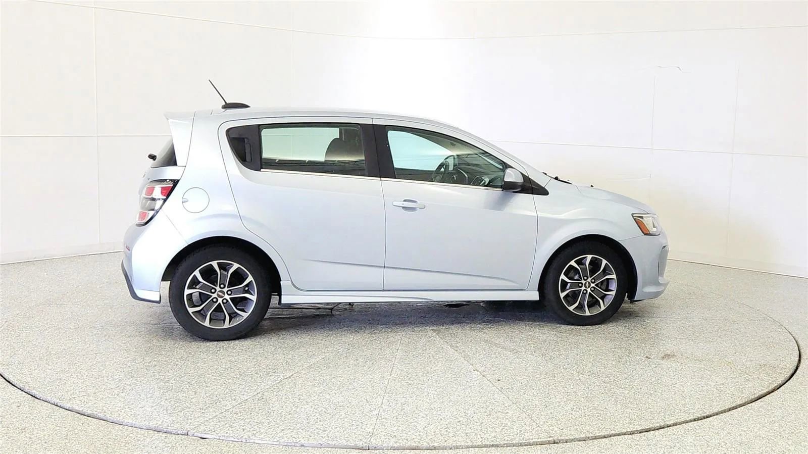 Used 2017 Chevrolet Sonic LT w/ Convenience Package FWD image 8