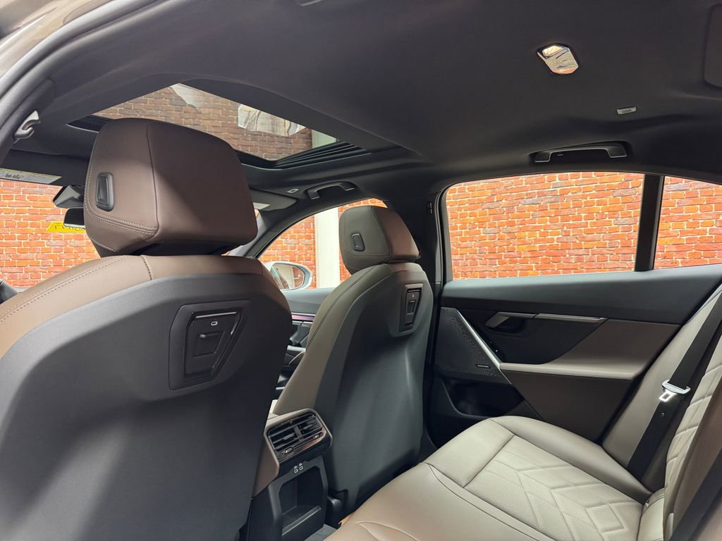 New 2026 BMW i5 eDrive40 AWD/4WD image 3
