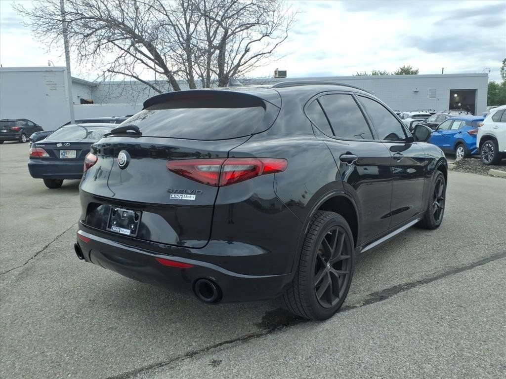 Used 2020 Alfa Romeo Stelvio Ti Sport w/ Quick Order Package 22S Sport AWD/4WD image 8