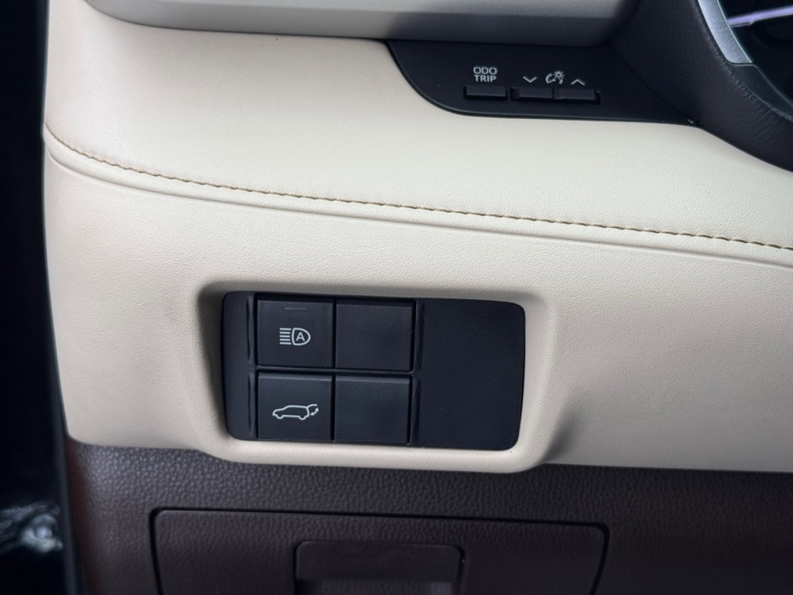 Used 2020 Toyota Highlander XLE image 35