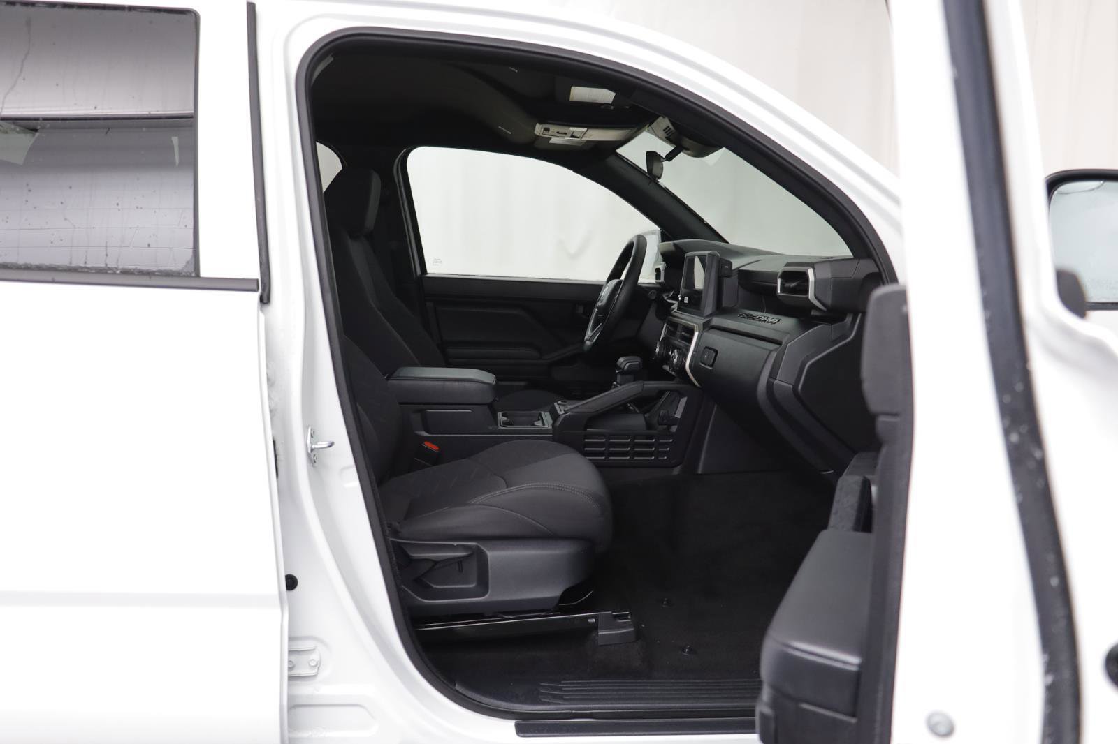 Used 2025 Toyota Tacoma SR image 18