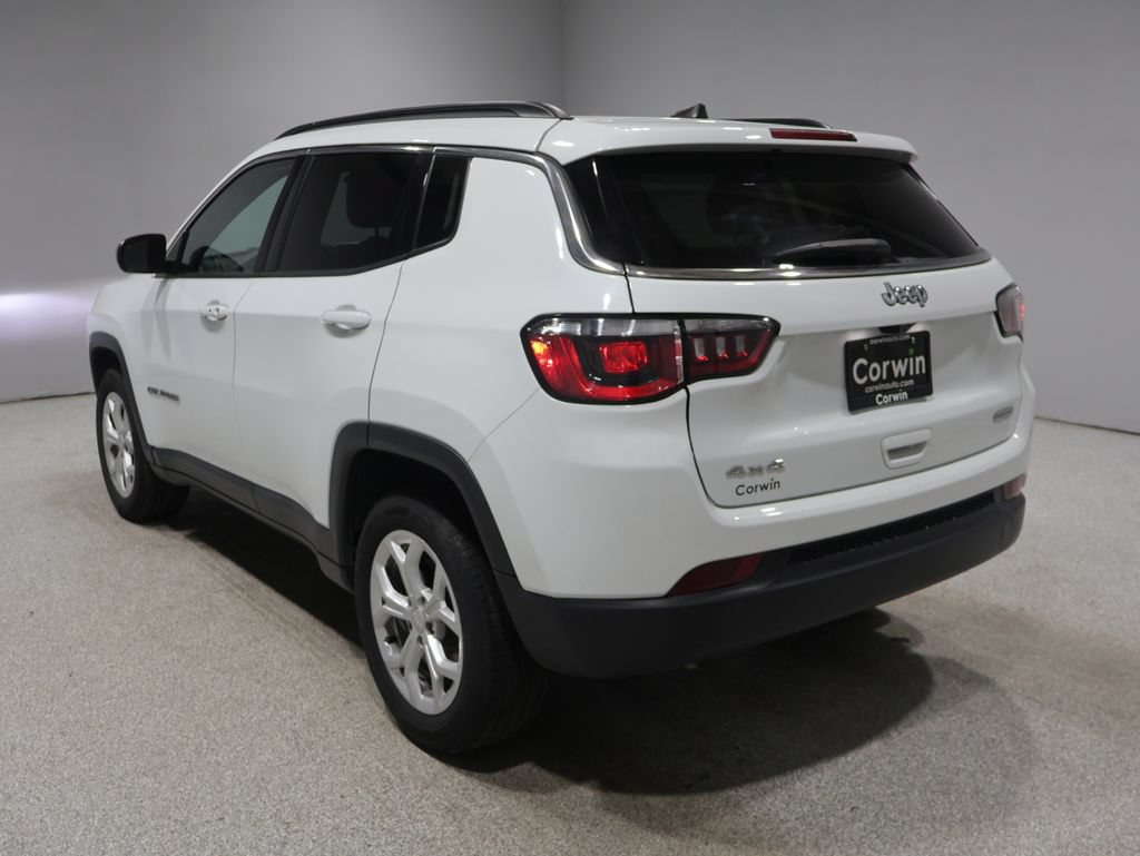 Used 2024 Jeep Compass Latitude AWD/4WD image 5